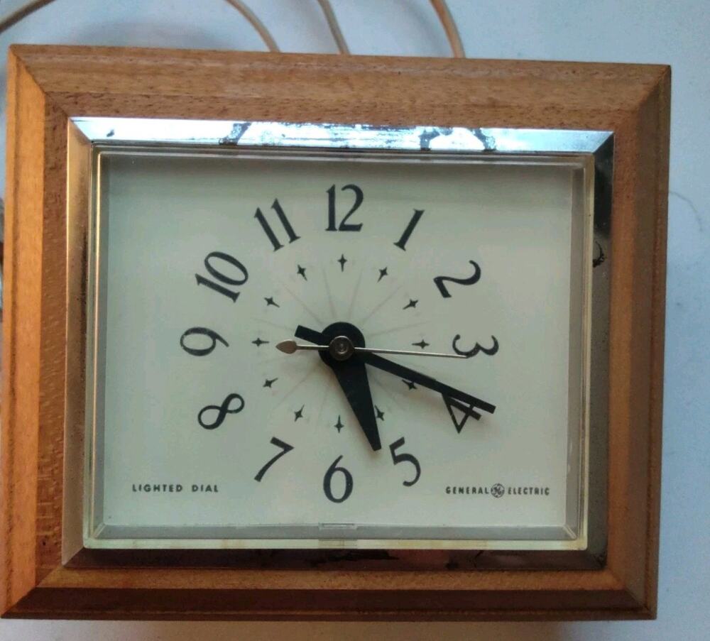 Vtg. General Electric GE Analog Alarm Clock Wood 70s MCM Working Grandmacore